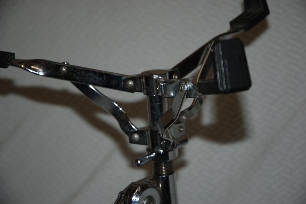 Tama snaredrumstand  <25250536>, Muziek en Instrumenten, Tama, Gebruikt, ., Drums of Percussie