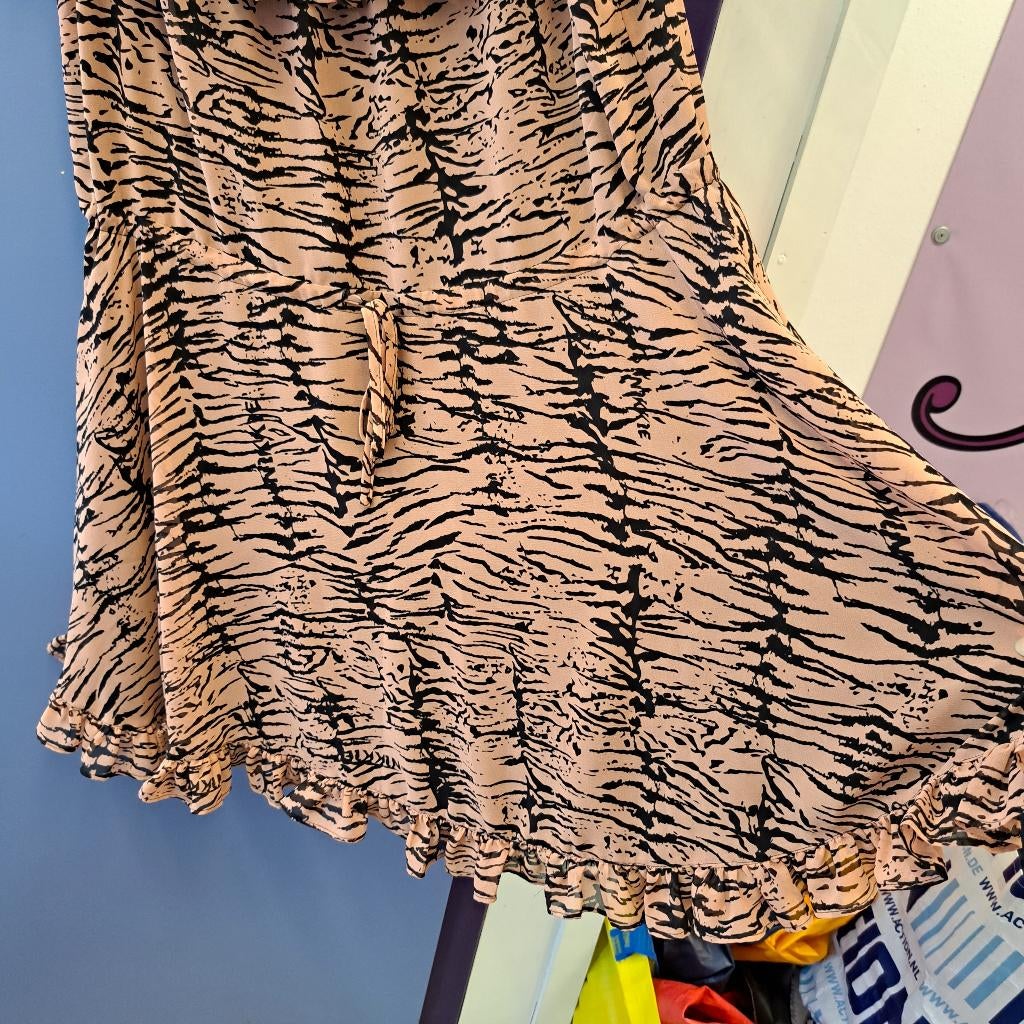 Nikkie Ramona-Lee Dress Print Black/Tawny Brown 38 nr 46322, Maat 38/40 (M), Bruin, ., Nikkie