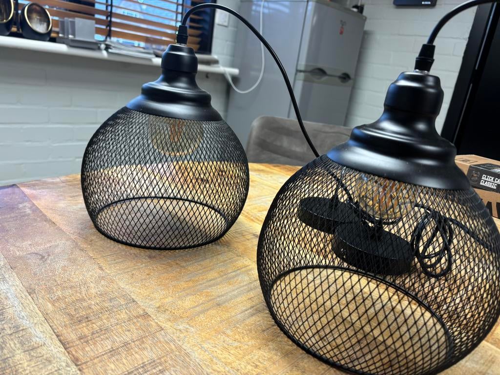 Hanglamp zwart metaal, Huis en Inrichting, Lampen | Hanglampen, Ophalen of Verzenden, Zo goed als nieuw, Metaal, Minder dan 50 cm