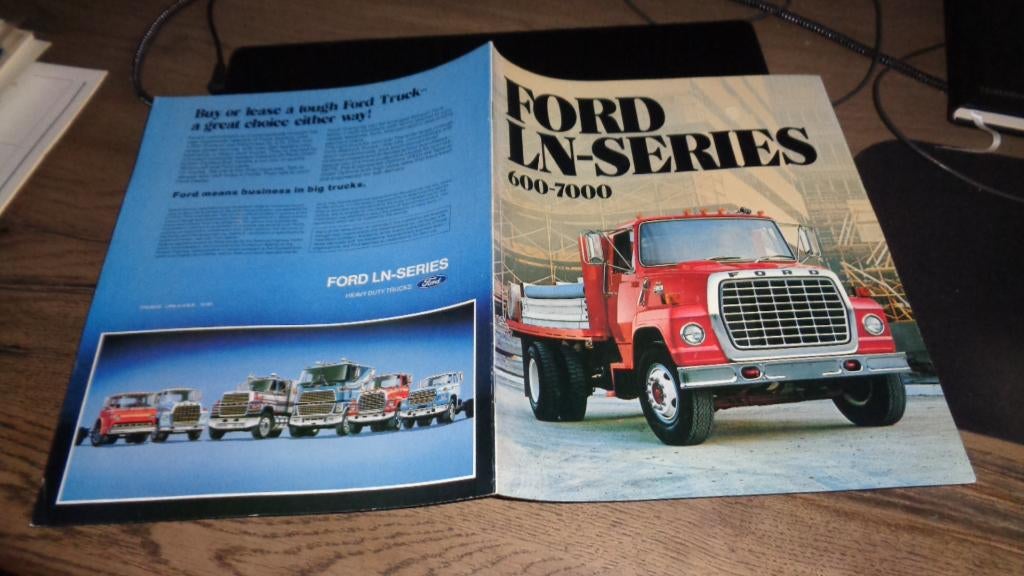 USA Folder FORD LN - SERIES  600 - 7000  ,  1982, Verzenden, Zo goed als nieuw, Ford