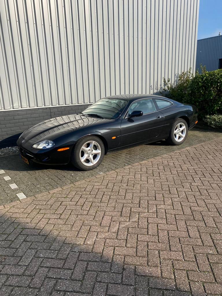 Jaguar XK 4.0 Coupe 2001 Zwart, Auto's, Jaguar, Achterwielaandrijving, 8 cilinders, 4 stoelen, Zwart