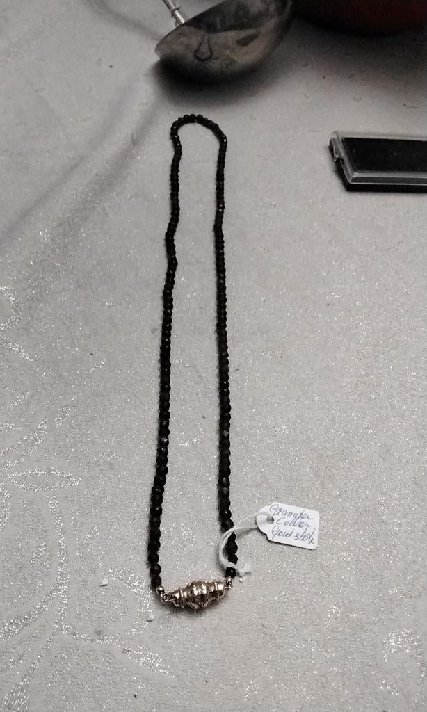 Granaten collier met goud slotje., Sieraden, Tassen en Uiterlijk, Antieke sieraden, Ophalen of Verzenden, Goud, Ketting