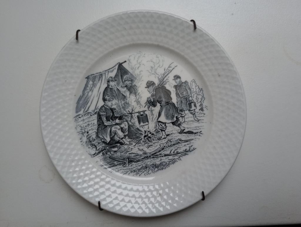 wandbord Maastrichts aardewerk serie Militair, Antiek en Kunst, Ophalen of Verzenden