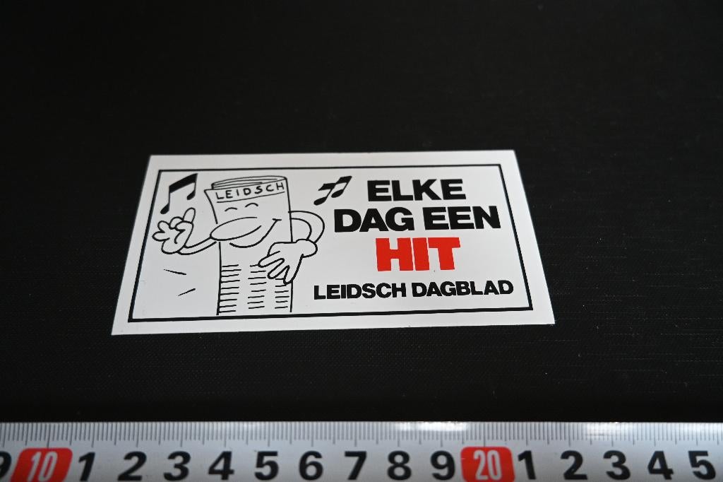 sticker Leidsch Dagblad  Elke dag een Hit, Ophalen, Zo goed als nieuw