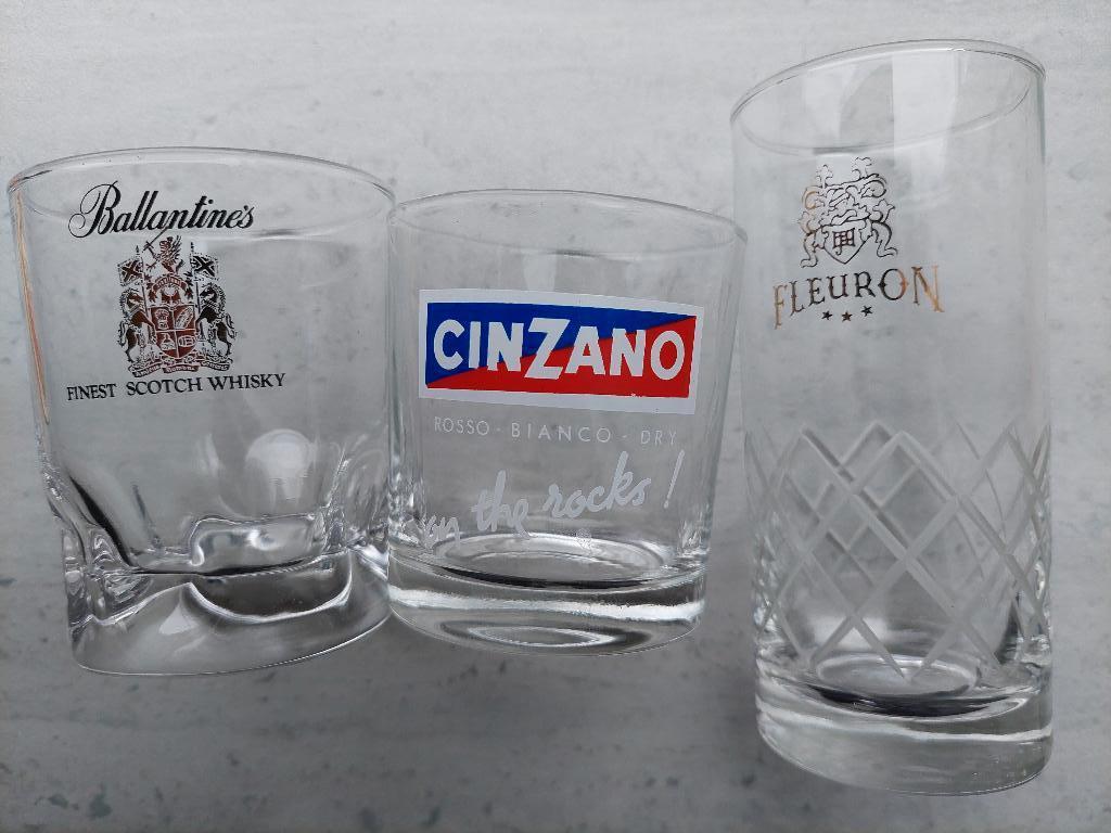 Drie drankglazen: Ballantines, Cinzano en Fleuron, Ophalen of Verzenden, Zo goed als nieuw, Borrel- of Shotglas