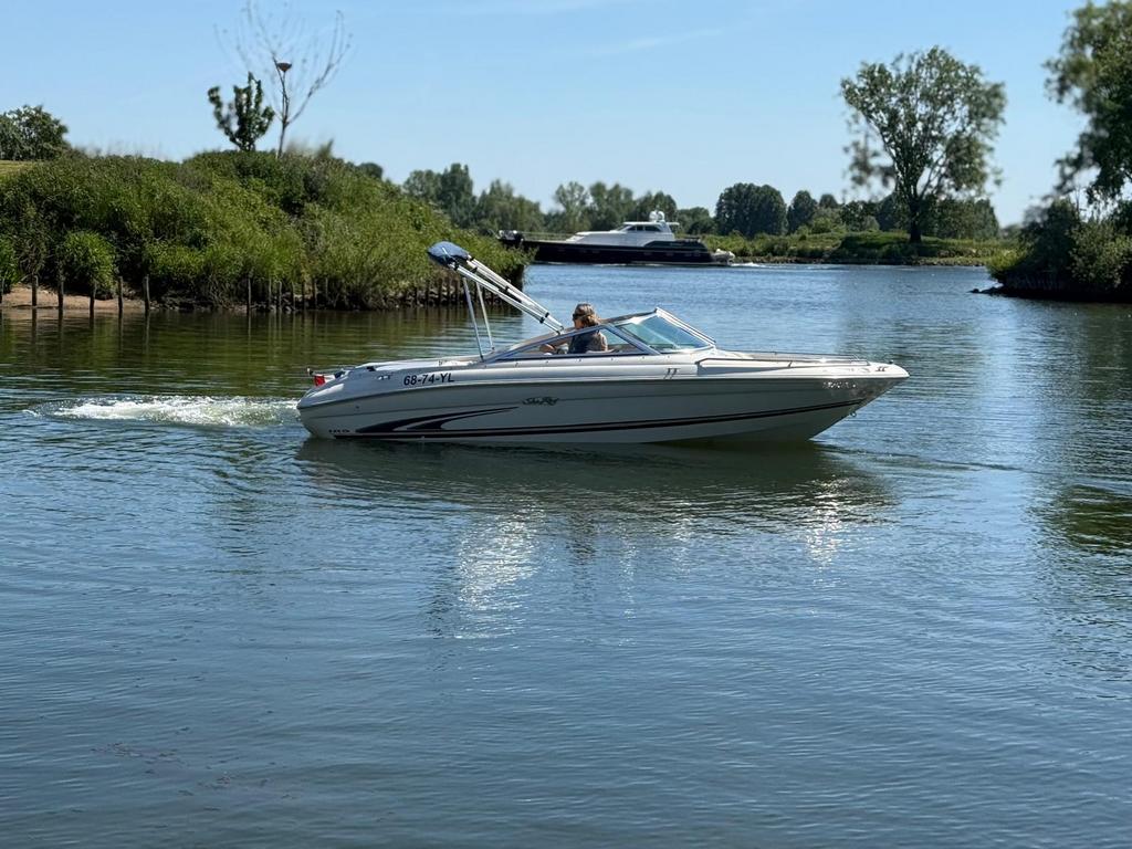 Searay 185 bowrider sport 4.3 mercury 6 cilinder, Watersport en Boten, Speedboten, Zo goed als nieuw, 3 tot 6 meter, Benzine, 120 tot 200 pk