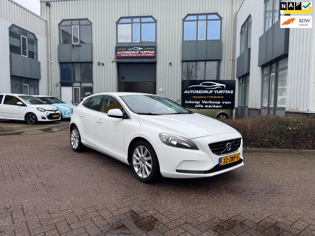 Volvo V40 1.6 T3 Momentum, Voorwielaandrijving, 1596 cc, Gebruikt, 4 cilinders