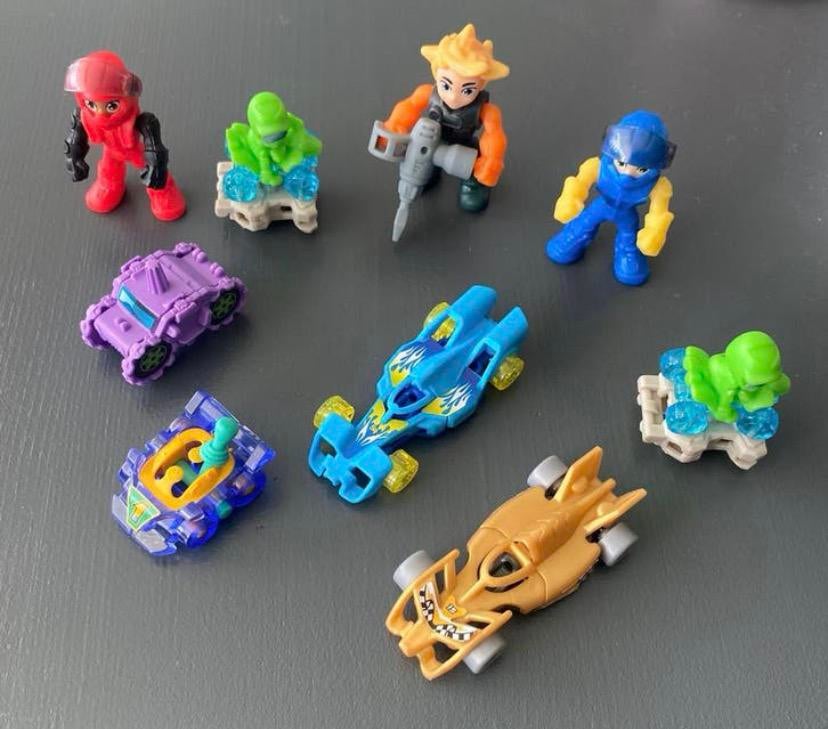 ferero kindersurprise verassingen   - auto’s - poppetjes, Verzamelen, Verrassingseieren, Verzenden, Nieuw, Hardplasticfiguren