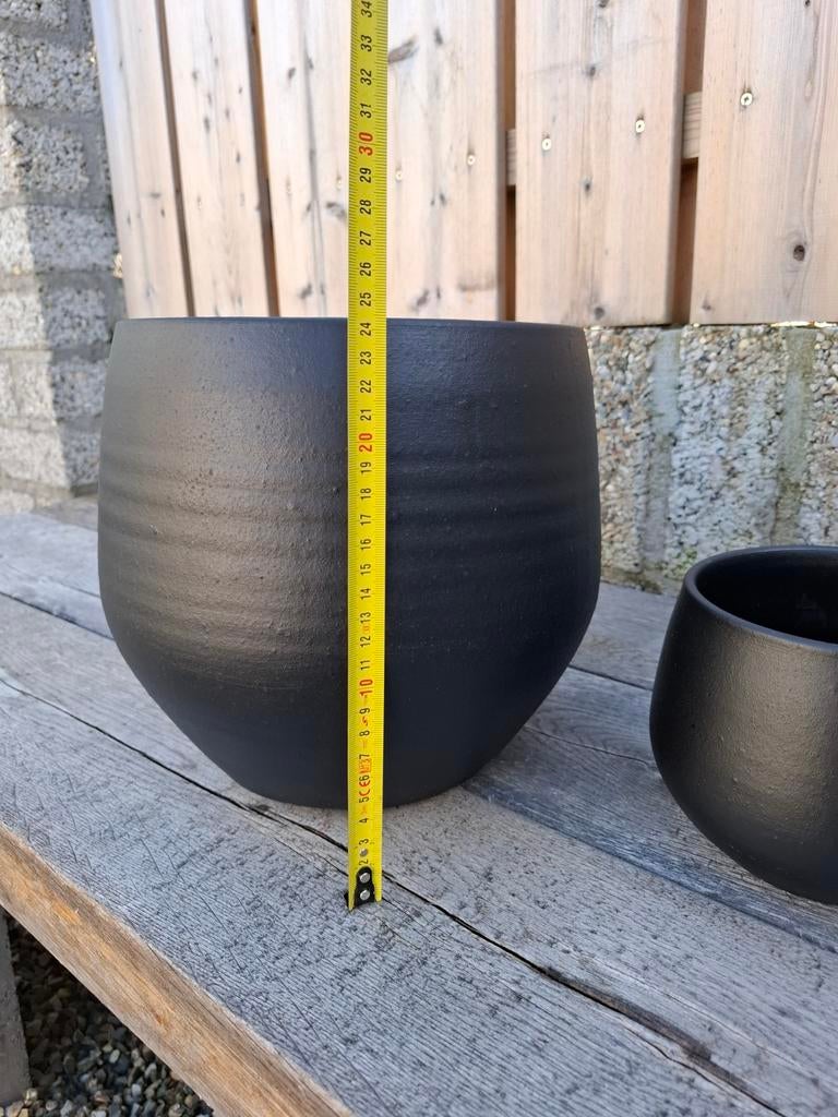 Set van 2 zwarte bloempotten, Overige materialen, Gebruikt, Rond, Minder dan 40 cm