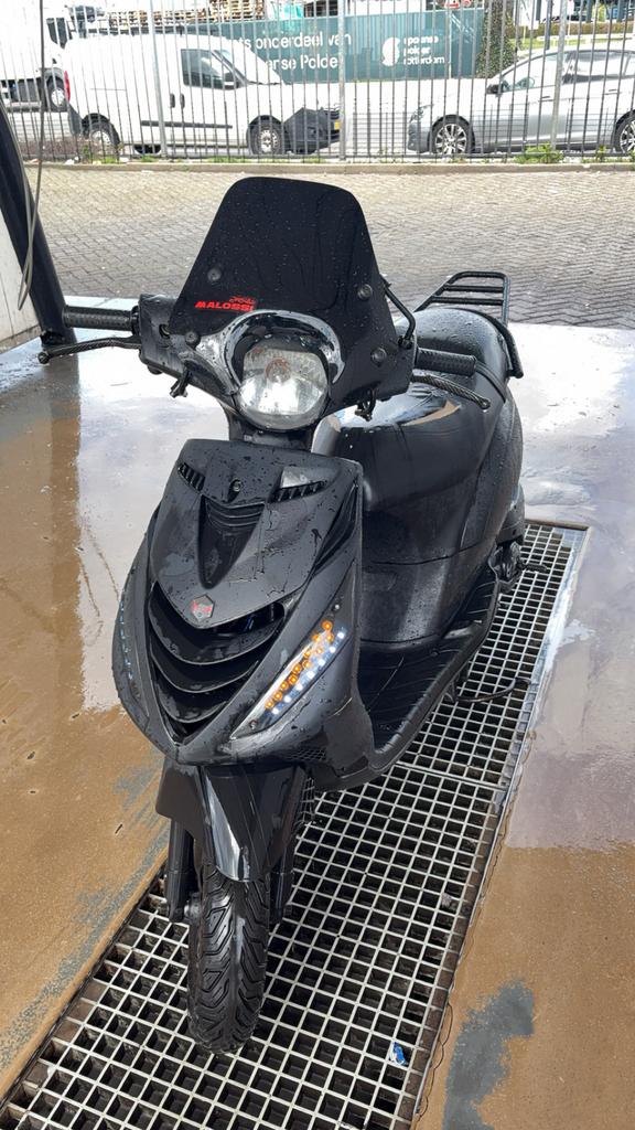 Zip 50cc 4 takt, Fietsen en Brommers, Ophalen, Maximaal 45 km/u, Zip, Zo goed als nieuw