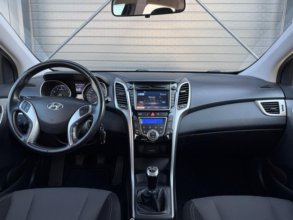 Hyundai I30 Wagon 1.4, Camera, PDC, Cruise, Stoelverw., Clim, Voorwielaandrijving, Euro 5, Gebruikt, Zwart