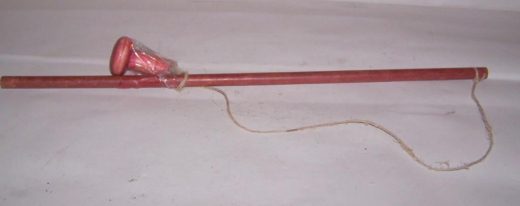 Vintage tol met zweep. Izgs., Ophalen of Verzenden