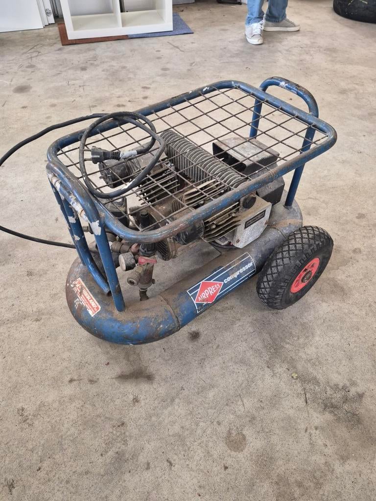 Airpress Compressor - Gebruikt, Doe-het-zelf en Verbouw, Compressors, Ophalen, Gebruikt, 6 tot 10 bar, 25 tot 100 liter