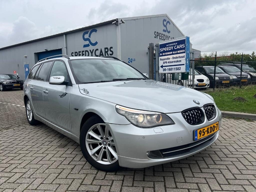 BMW 5-Serie 2.0 I 520i Touring Automaat 2009 Half Leer Clima, Automaat, Achterwielaandrijving, 1995 cc, Zwart