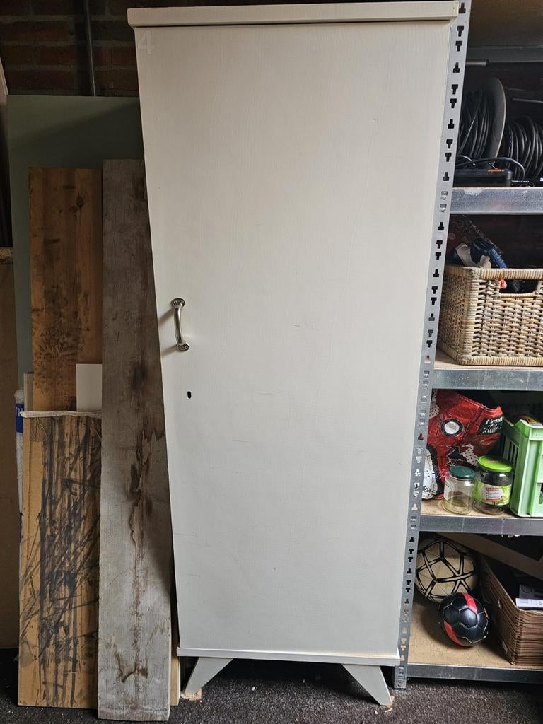 Gratis! Witte kast met planken - diepe ruime kast, Huis en Inrichting, Kasten | Overige, Ophalen, Gebruikt
