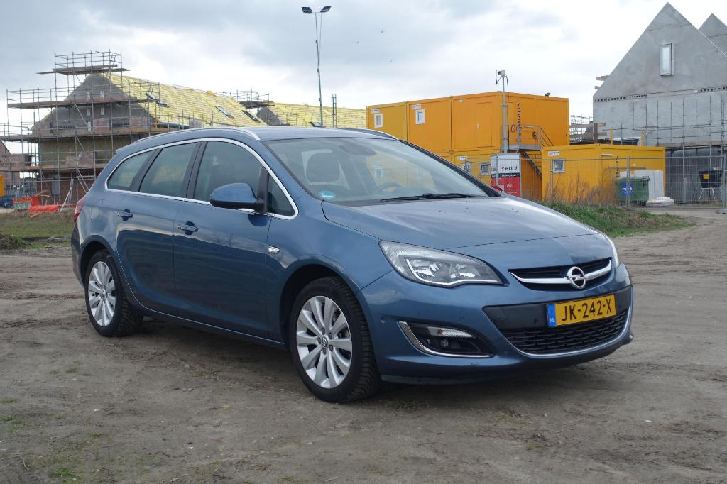 Opel Astra J Sports Tourer 1.4 Turbo 140pk 2014 Trekhaak, Auto's, Opel, Voorwielaandrijving, Euro 5, 4 cilinders, Blauw