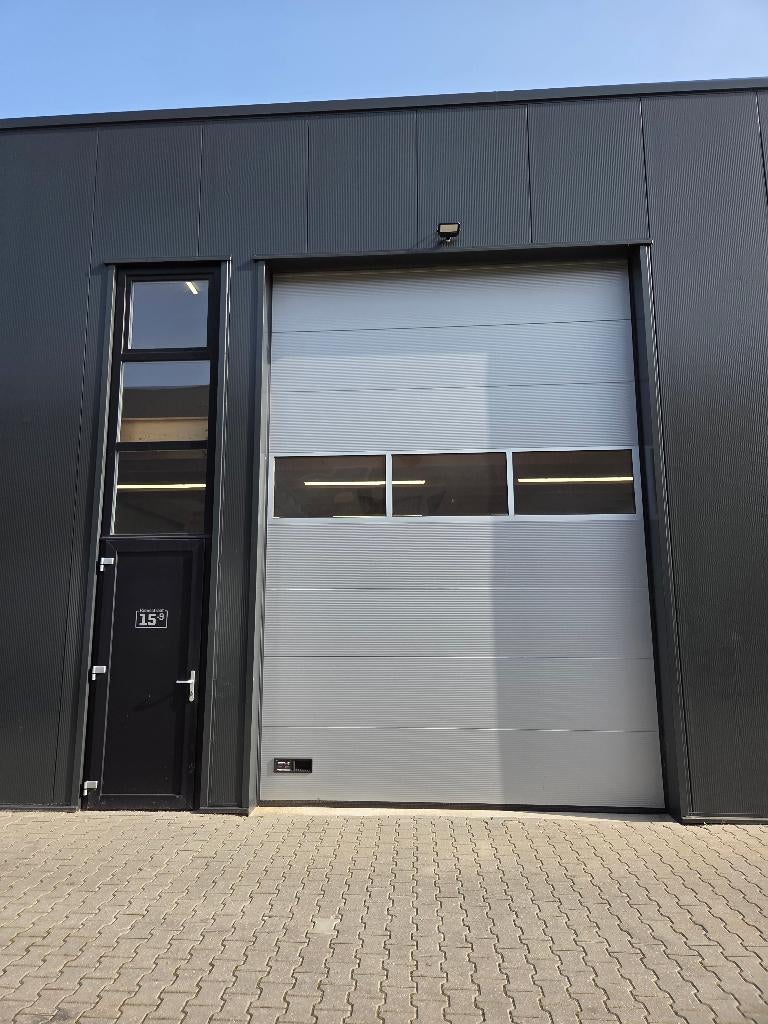 Bedrijfshal met verdiepingsvloer en kantoor te huur, 147 m², Koop, Bedrijfsruimte