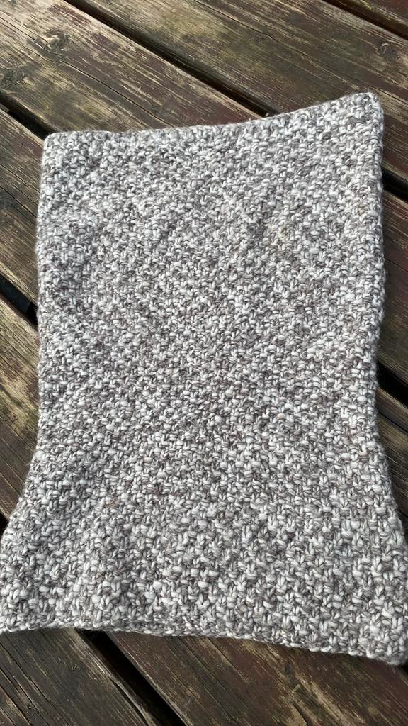 Wollen col INTI gemêleerd grijs, Verzenden, Gedragen, Sjaal