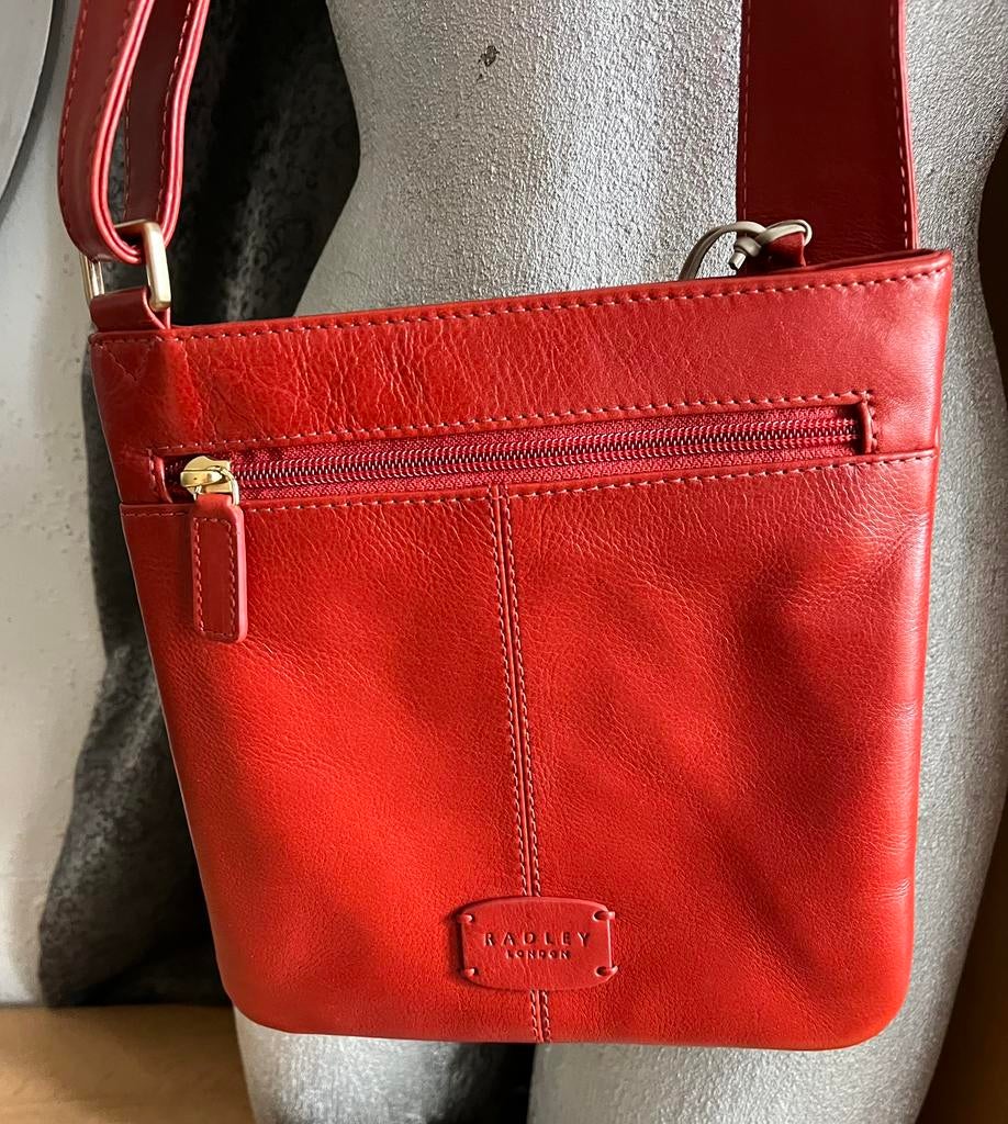 Radley rode leren tas(v), Sieraden, Tassen en Uiterlijk, Tassen | Damestassen, Ophalen of Verzenden, Nieuw, Rood, Schoudertasje