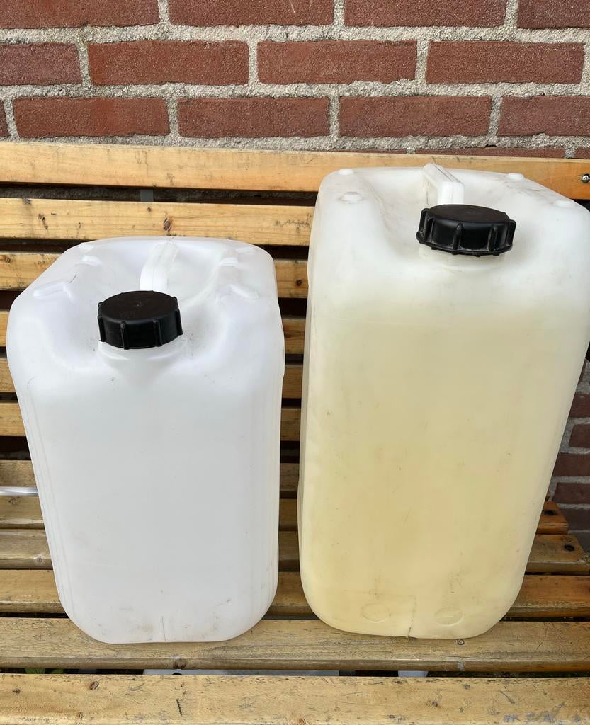 Twee brandstof jerrycans 20L en 25L, Auto diversen, Verzenden, Nieuw