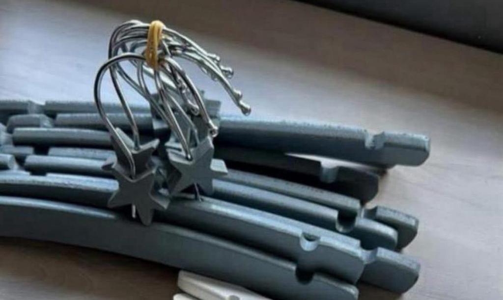 Blauwe kinderkleding hangers, Kleding | Dames, Kledinghangers, Ophalen, Gebruikt, Kunststof, Kinderen