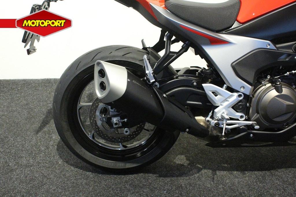 QJMOTOR SRK 600 RS - foto 3