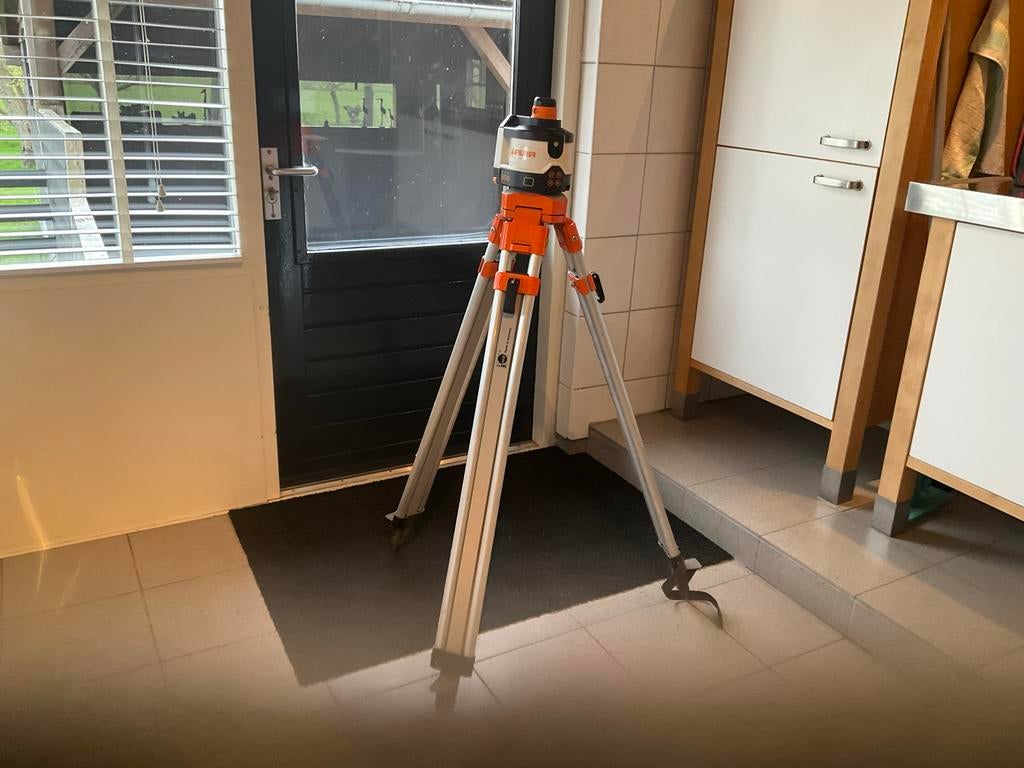 Laserliner met statief ( laser), Ophalen, Zo goed als nieuw