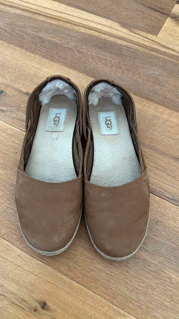 UGG sandalen slip-on loafer bruin maat 37, UGG, Bruin, Zo goed als nieuw, Sandalen of Muiltjes