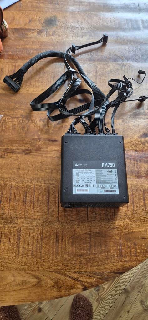 Corsair RM750 Voeding met alle kabels, Computers en Software, Interne voedingen, Ophalen of Verzenden, Zo goed als nieuw