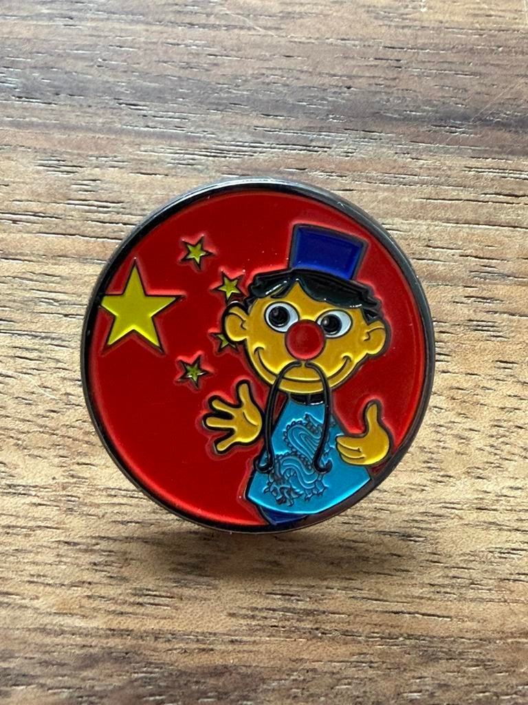 Efteling pin Festival Carnaval wereld China, Ophalen of Verzenden, Zo goed als nieuw, Button of Speldje