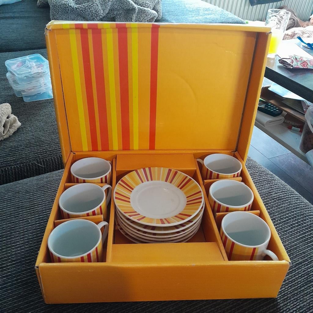 Retro Oranje Servies - Koffie/Espresso Kopjes met Schotels, Keramiek, Ophalen of Verzenden, Zo goed als nieuw, Overige stijlen