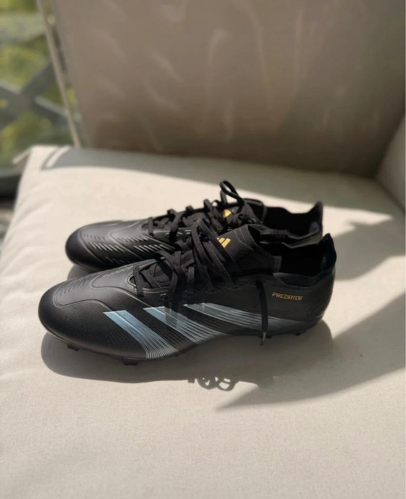 Adidas voetbalschoenen., Maat XS of kleiner, Ophalen, Zo goed als nieuw, Schoenen