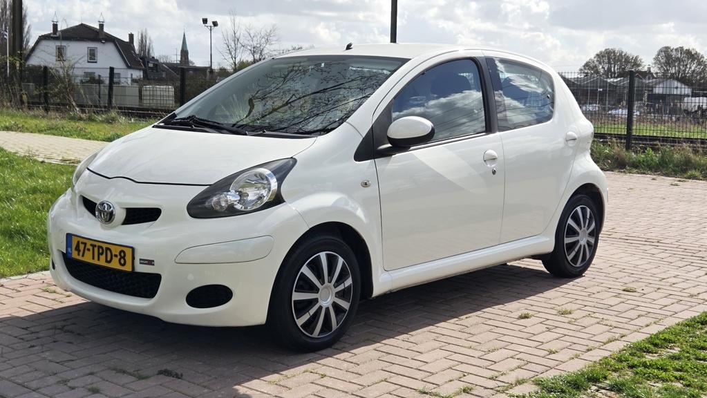 Toyota Aygo 1.0-12V Comfort Navigatie | 2012 | AIrco | 5-Deu, Voorwielaandrijving, Euro 5, Gebruikt, 4 stoelen