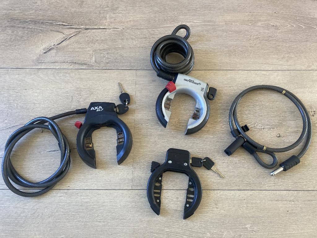3 (Axa) fietssloten / insteekkabels + 1 losse insteekkabel, Ophalen of Verzenden, Gebruikt, Ringslot