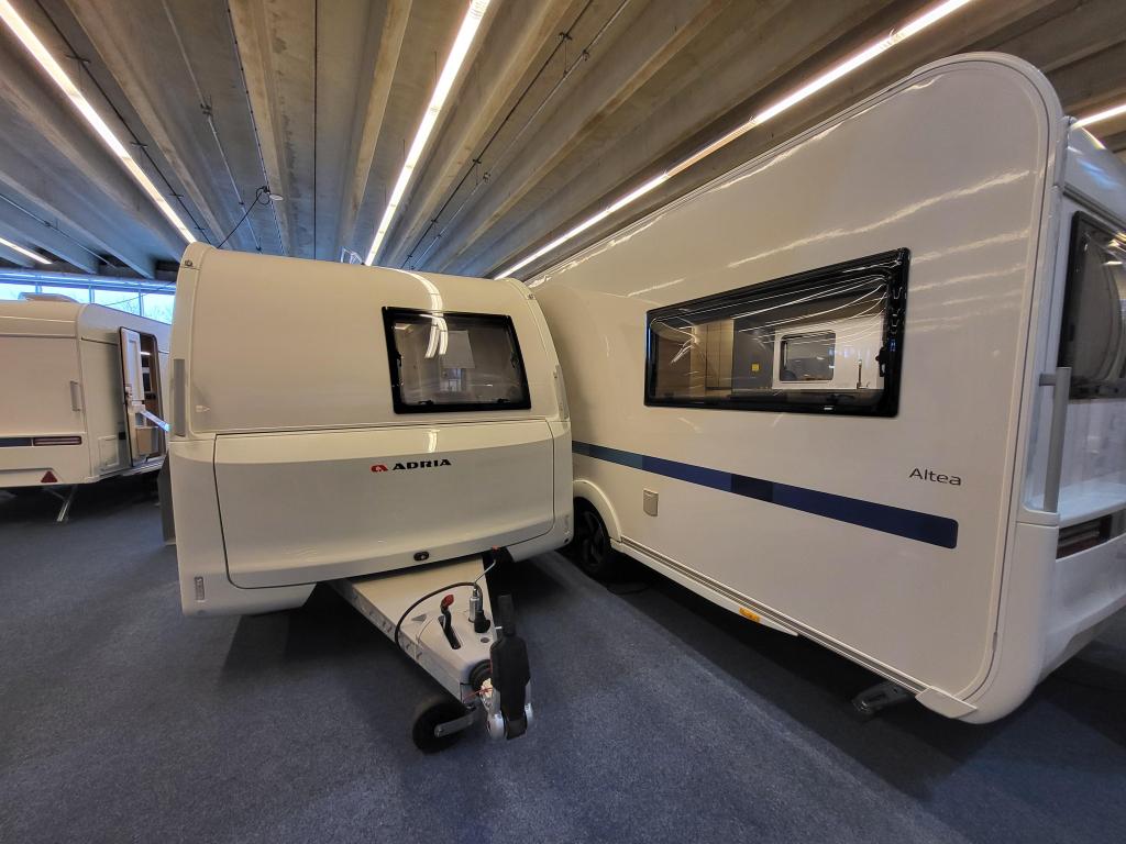 Adria Altea 472 PU; vloerverwarming, polyester wanden+dak, Rondzit, Bedrijf, Schokbreker, Tot en met 4