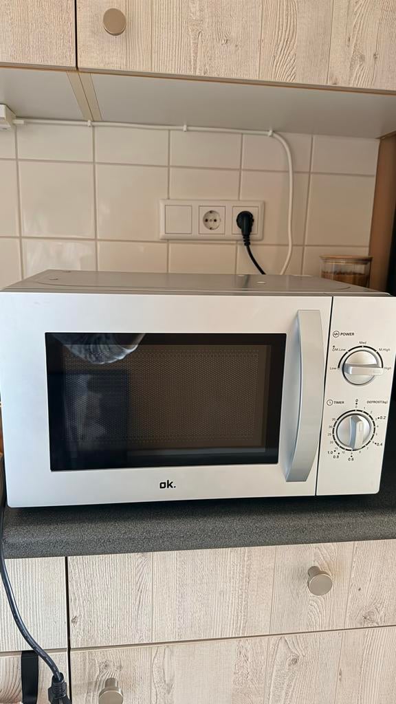 Zo goed als nieuwe OK. Magnetron - grijs, Ophalen, Minder dan 45 cm, Draaiplateau, Vrijstaand