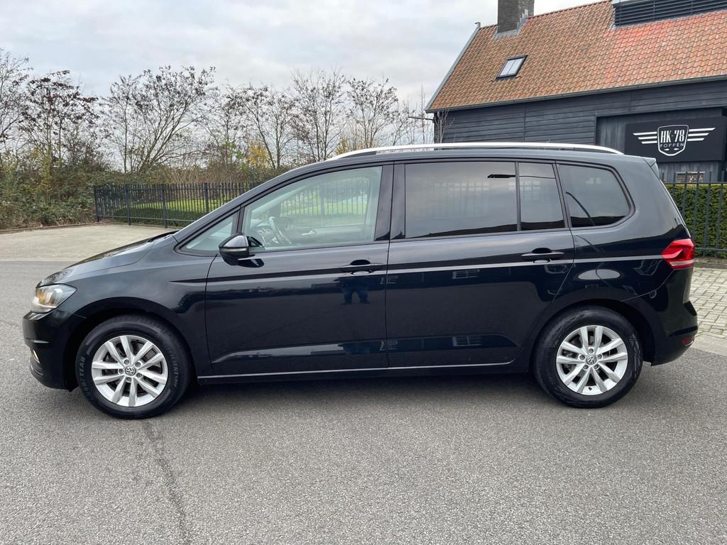 Volkswagen Touran 1.2 TSI Highline 7-PERSOONS AIRCO/ECC NAVI, Gebruikt, 7 stoelen, Zwart, Origineel Nederlands