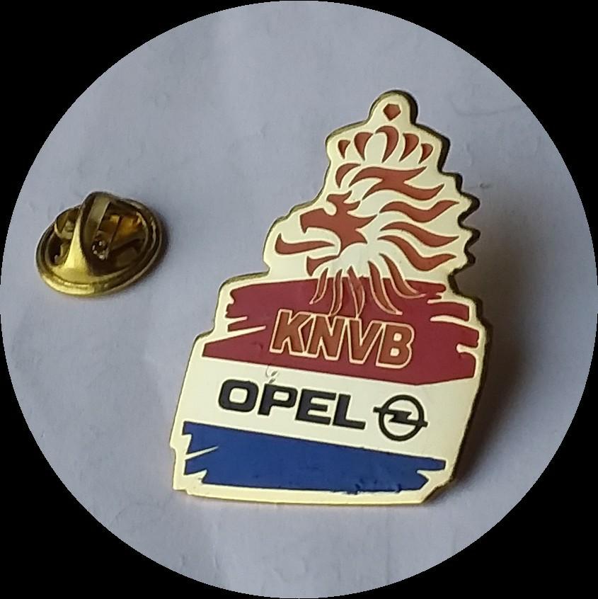 OPEL pin, voetbal KNVB, Verzamelen, Speldjes, Pins en Buttons, Ophalen of Verzenden, Zo goed als nieuw, Sport, Speldje of Pin