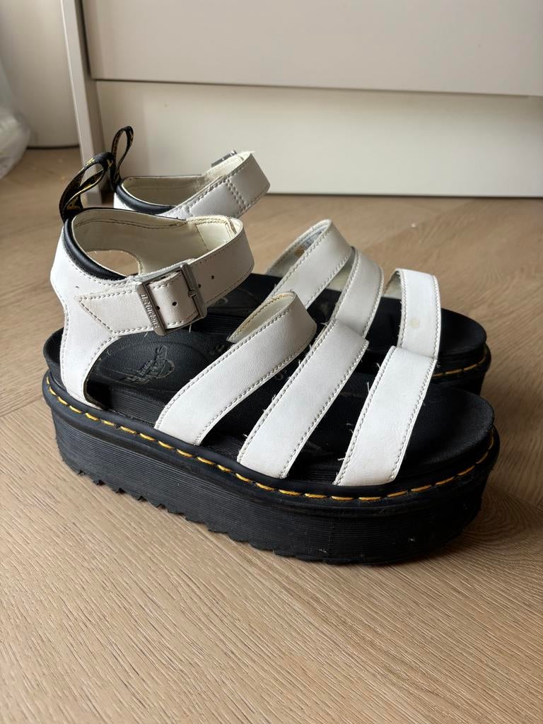 Dr martens blaire quad platform sandalen, Ophalen, Wit, Sandalen of Muiltjes, Zo goed als nieuw