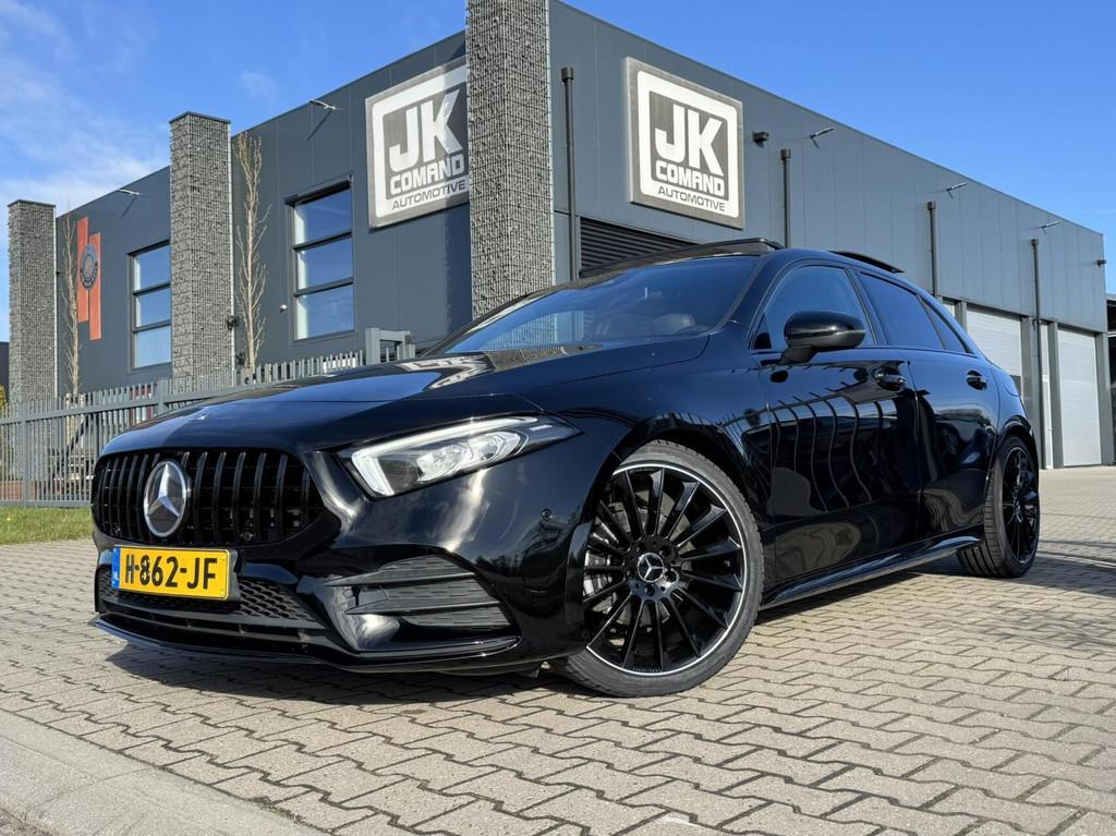 Mercedes A-klasse 180 AMG|Pano|Ambient Lights|Night|CarPlay|, 136 pk, Gebruikt, 4 cilinders, Zwart