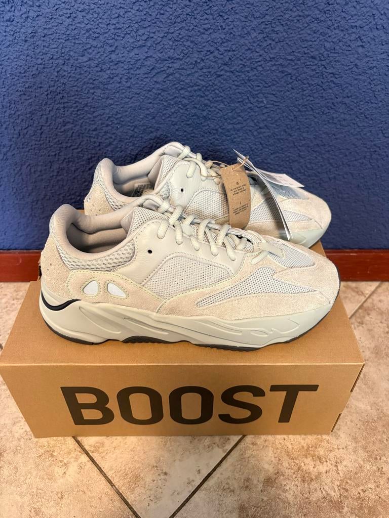 Yeezy Boost 700 Salt - Maat 43 2/3 - Nieuw, Ophalen of Verzenden, Nieuw, Overige kleuren, Sneakers of Gympen