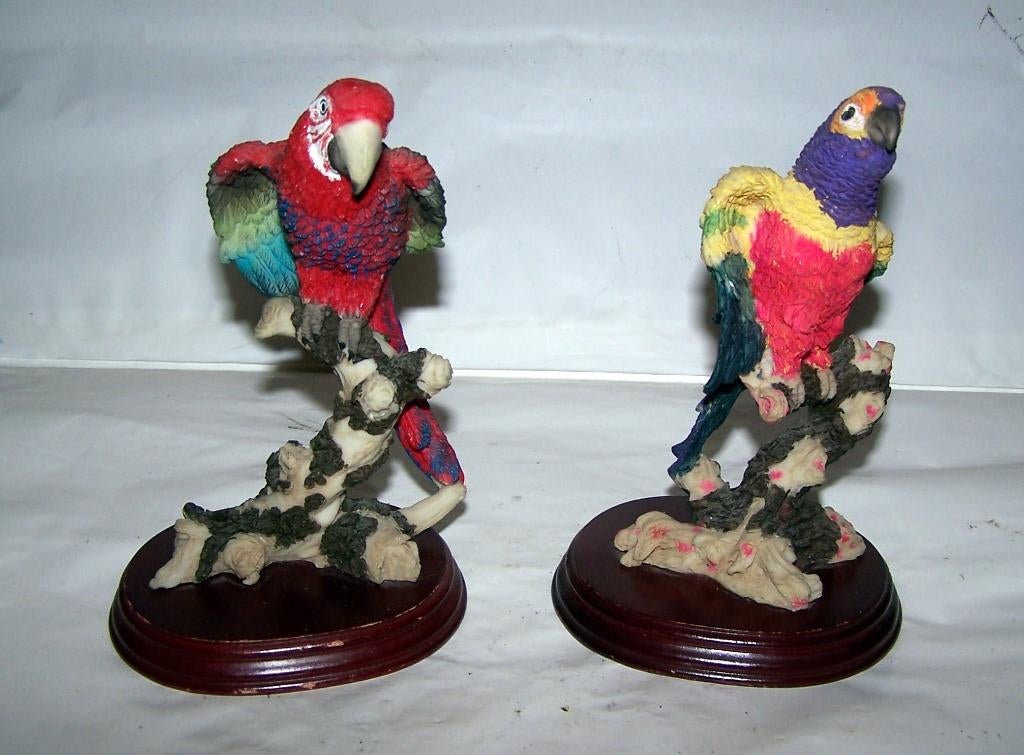 2 prachtige papegaaienbeelden. H. 17cm. Polystone. Nwst., Ophalen of Verzenden, Nieuw, Dier