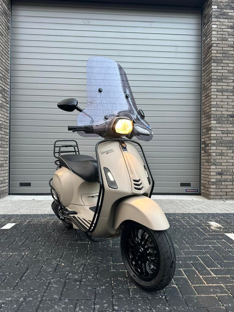 Vespa sprint full option custom, Ophalen, Overige modellen, Maximaal 45 km/u, Zo goed als nieuw