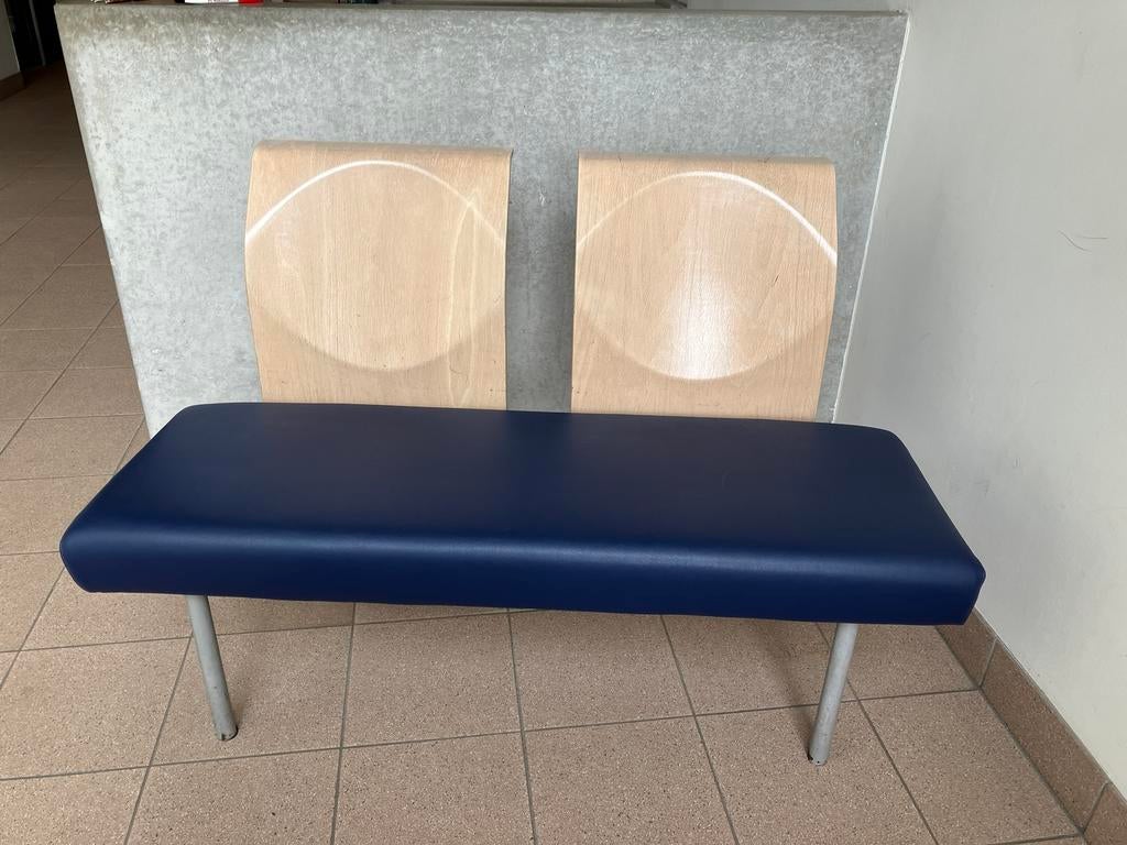 Klein bankje met blauwe leren bekleding, Ophalen, Gebruikt, Rechthoekig, 125 cm of meer