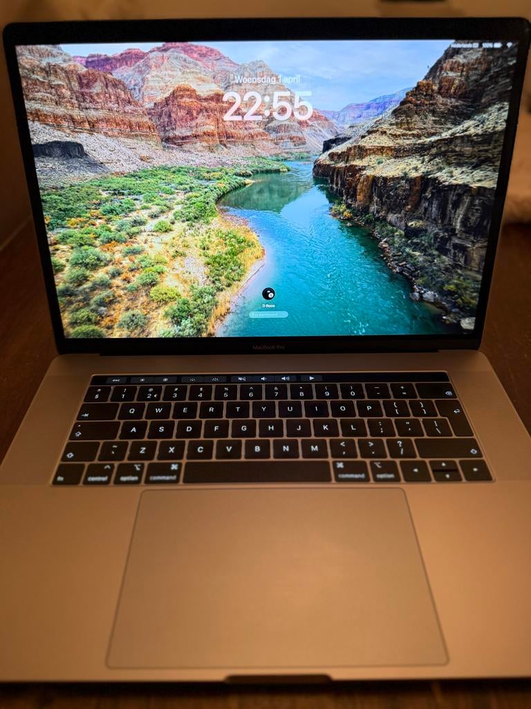 Nette MacBook Pro 15 inch 2019, Computers en Software, MacBook Pro, 2 tot 3 Ghz, 15 inch, Ophalen of Verzenden