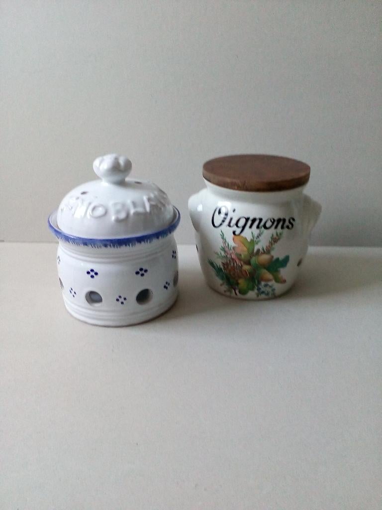 Uien/knoflookpotten.Aardewerk.Vintage.Prijs per stuk., Huis en Inrichting, Overige typen, Ophalen of Verzenden, Zo goed als nieuw
