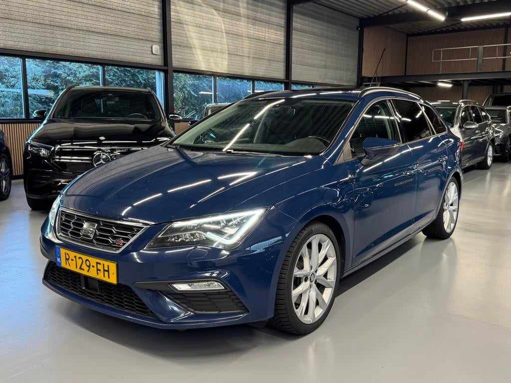 Seat Leon ST 2.0 TDI FR DSG PANO/LED/CARPLAY/CAMERA, Auto's, Gebruikt, Euro 6, 4 cilinders, Leder