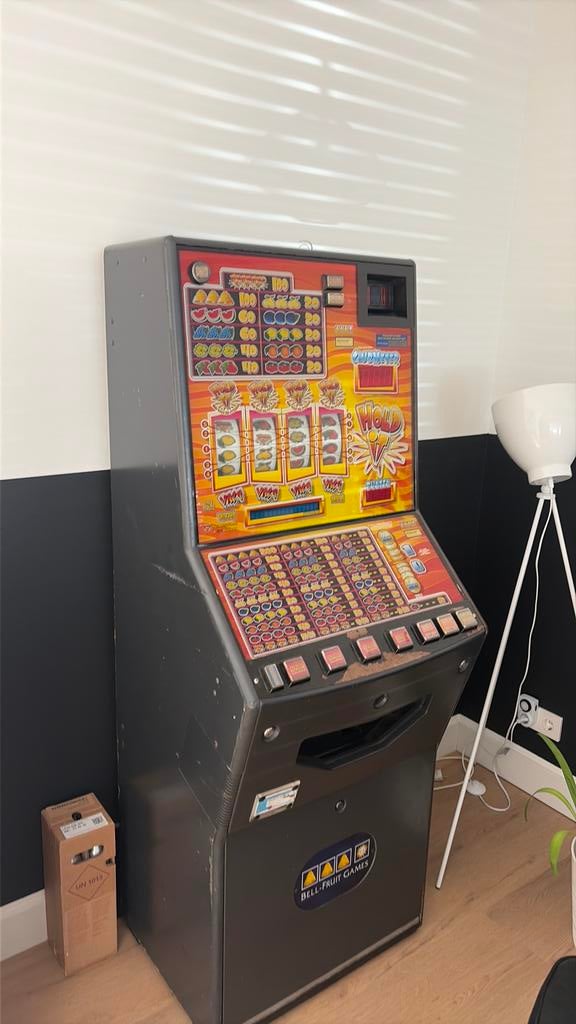 Gokkast hold it, Overige munten, Ophalen of Verzenden, Gebruikt, Met sleutels