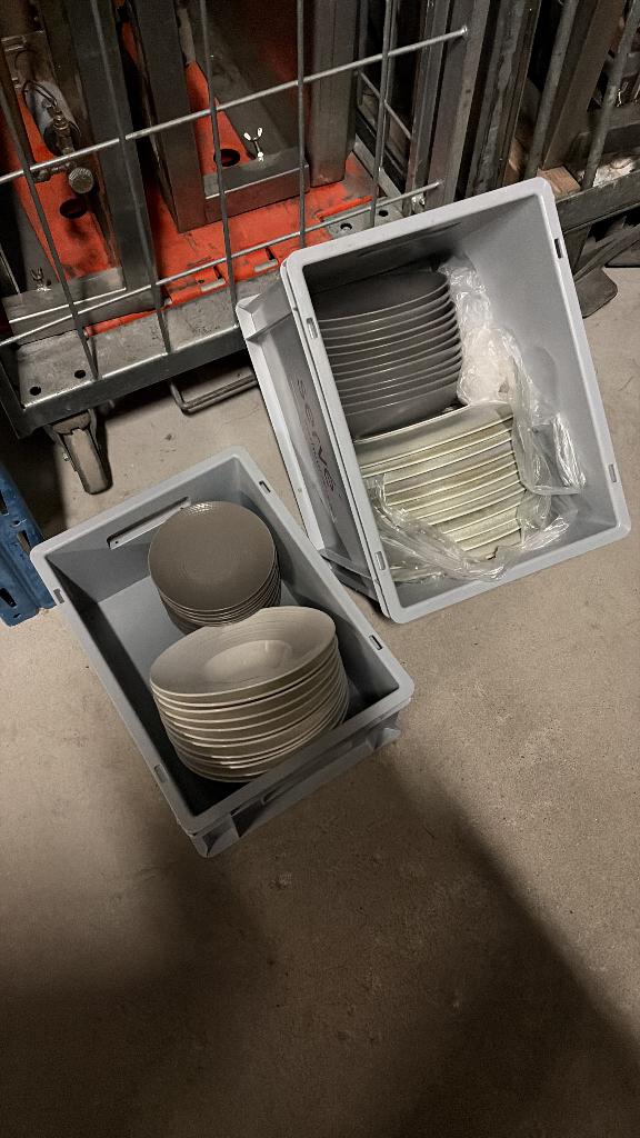 PARTIJ HORECA SERVIES–DEGRENNÉ-F2D-AVANZATO(200 st. totaal), Gebruikt, Ophalen of Verzenden, Bord(en), Overige stijlen