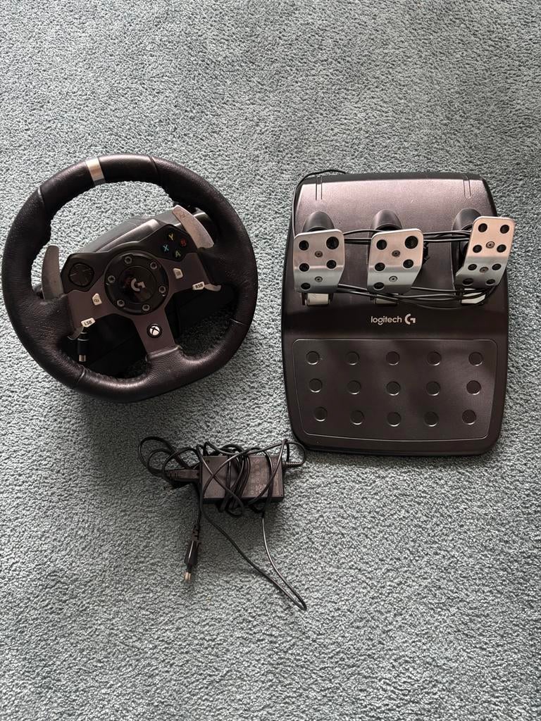 Logitech G920 racestuur met pedalen, Spelcomputers en Games, Spelcomputers | Xbox | Accessoires, Ophalen, Zo goed als nieuw, Stuurtje of Sportattribuut